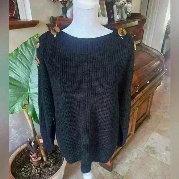 For the Republic ladies black sweater Medium crew neck with large button design - Picture 6 of 6